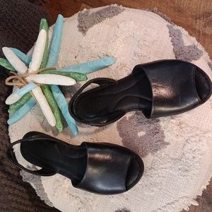 Born leather sandals 🖤🖤🖤